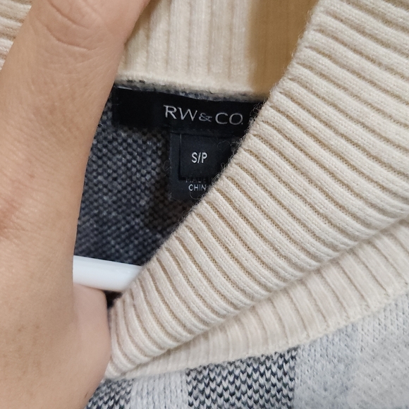 Beautiful RW CO Plaid Sweater - Picture 2 of 2
